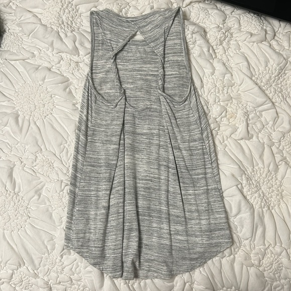 Soft twisted tank tops - Picture 5 of 12